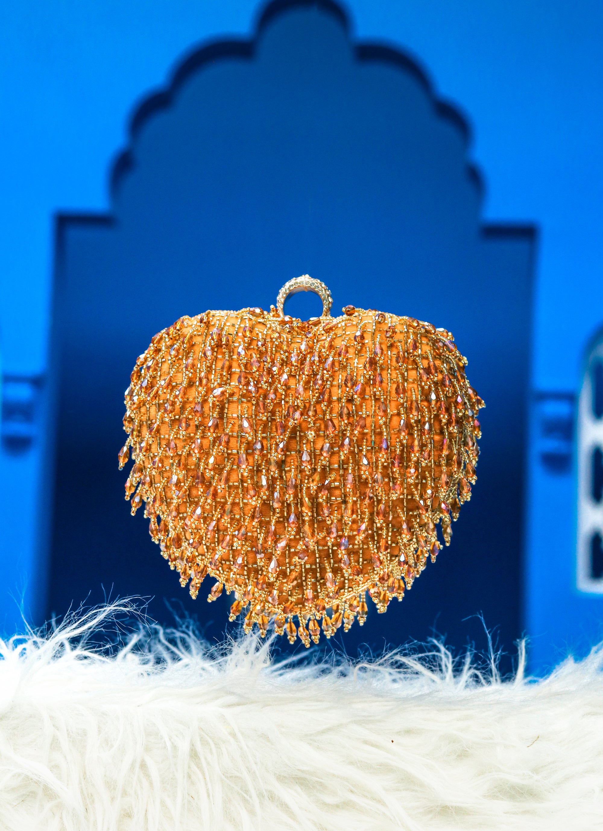 Pochette à pompons brodée dorée NR By Nidhi Rathi pour femme